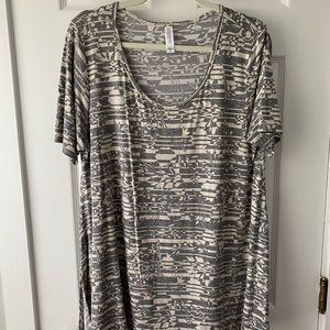 NWOT - Medium Lularoe Perfect T - Grey/Cream Print